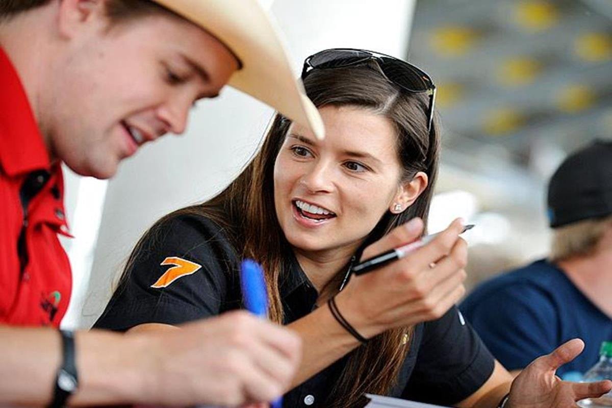 007 - 12 x 8 Photo - Motor Racing - Danica Patrick