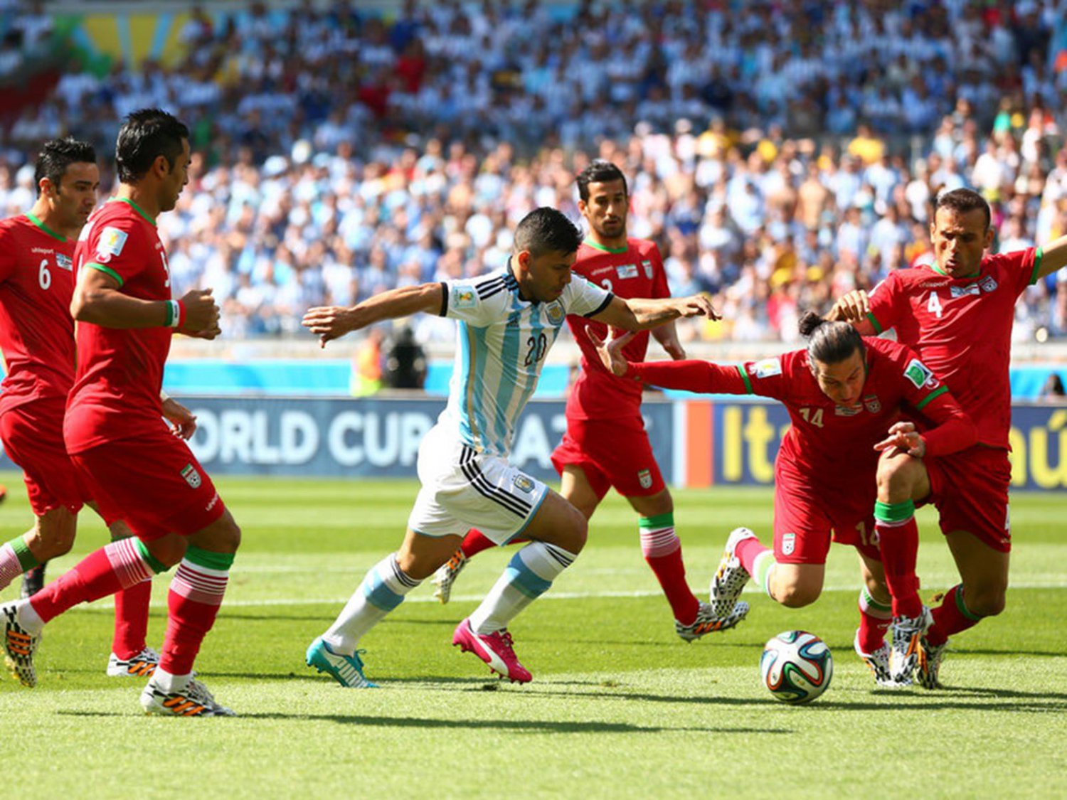 121 - 8 X 6 Photo - Football - FIFA World Cup 2014 - Argentina V Iran - Sergio Aguero