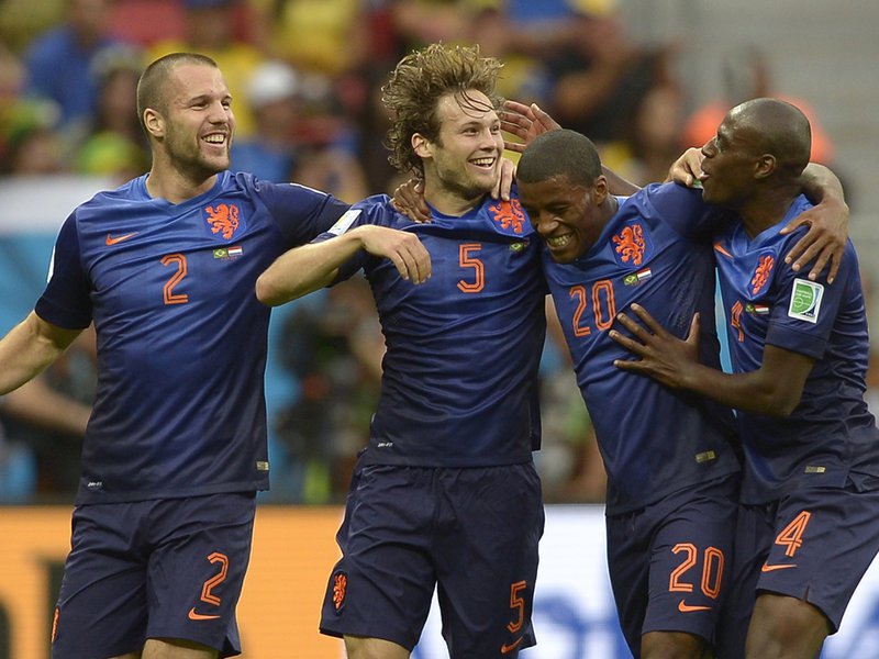 626 - 8 X 6 Photo - 2014 World Cup - 3rd Place Playoff - Brazil V Holland - Daley Blind