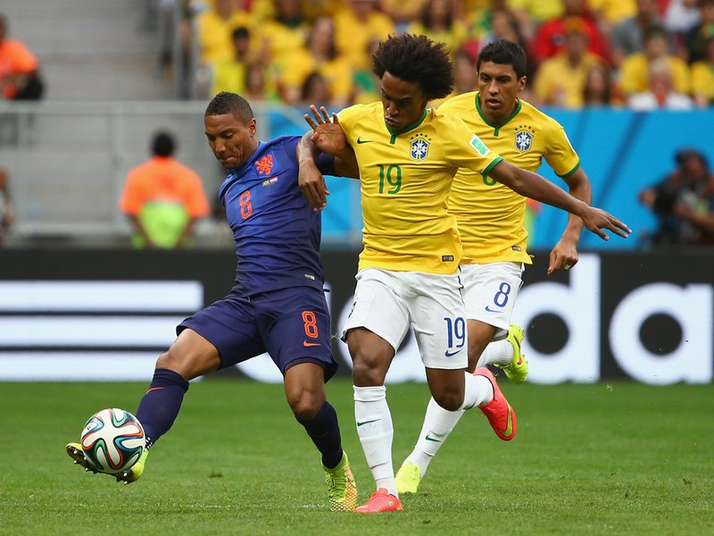 629 - 8 X 6 Photo - 2014 World Cup - 3rd Place Playoff - Brazil V Holland - Jonathan De Guzman