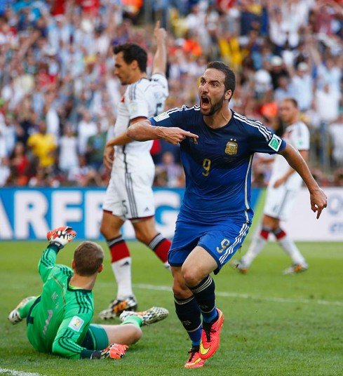653 - 8 X 6 Photo - 2014 World Cup - The Final - Germany v Argentina - Higuain No Goal