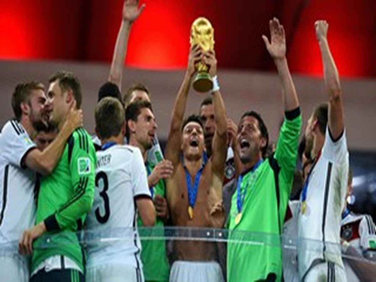 52 - 30 x 20 Photo - Football - FIFA World Cup 2014 WINNERS - GERMANY