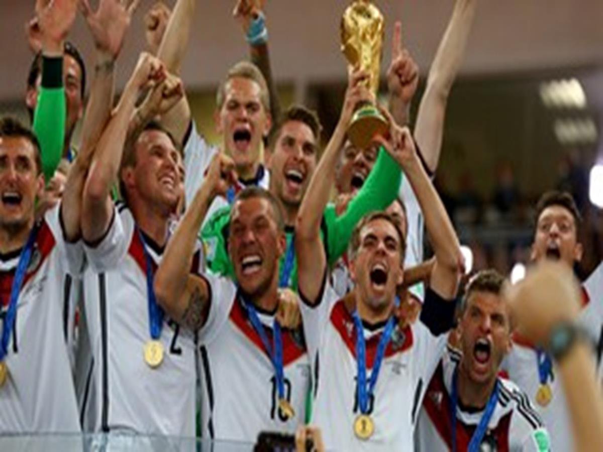 53 - 8 x 6 Photo - Football - FIFA World Cup 2014 WINNERS - GERMANY