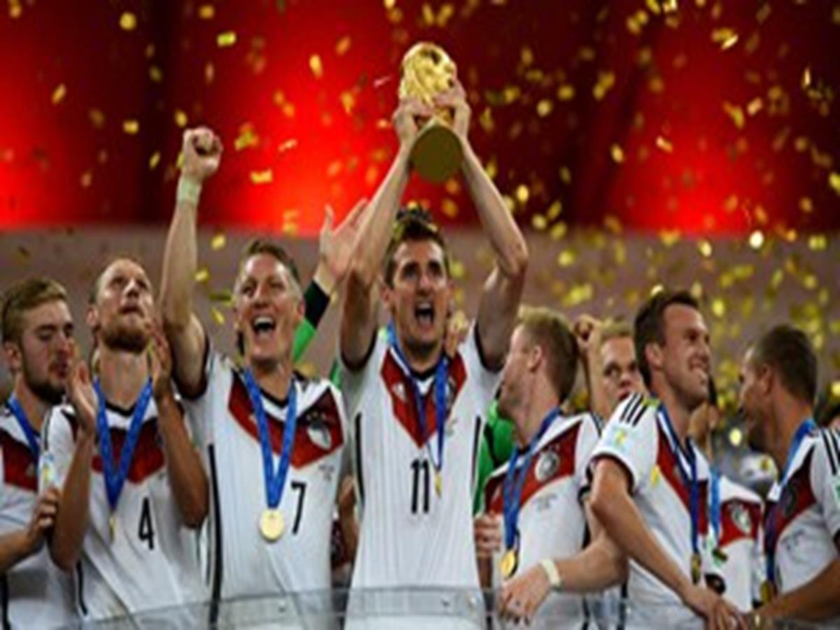 54 - 8 x 6 Photo - Football - FIFA World Cup 2014 WINNERS - GERMANY