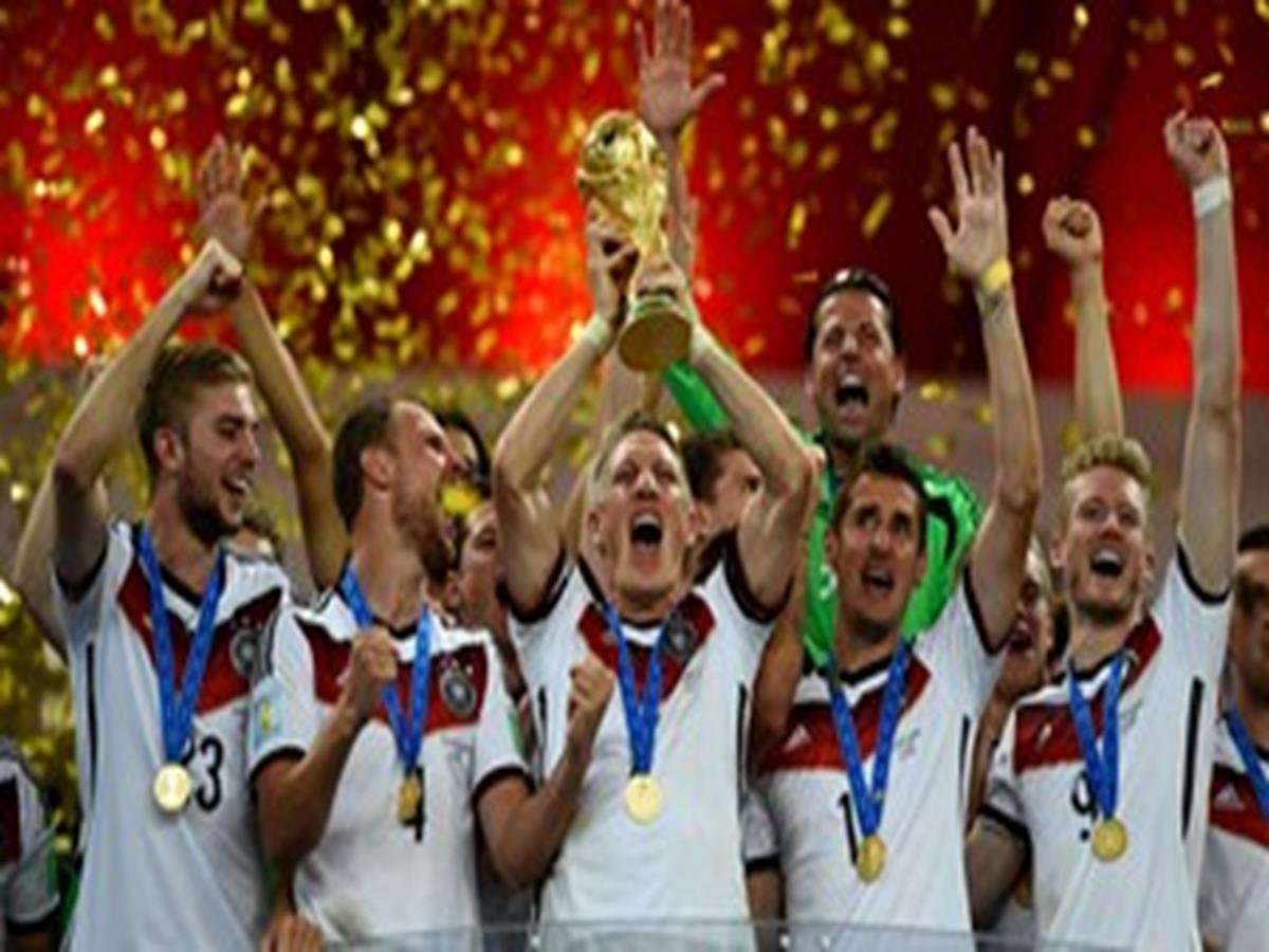 56 - 8 x 6 Photo - Football - FIFA World Cup 2014 WINNERS - GERMANY