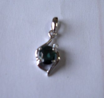 100% natural blue sapphire and sterling silver necklace pendant