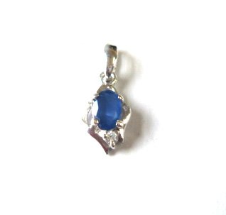100% natural blue sapphire and sterling silver necklace pendant