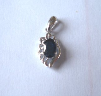 100% natural blue sapphire and sterling silver necklace pendant