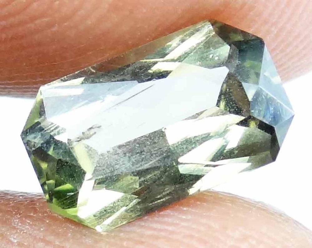 DIOPSIDE Natural 1.95 CT Nice Green Color Well Cut Gem 9.74 X 5.93 MM 13072200