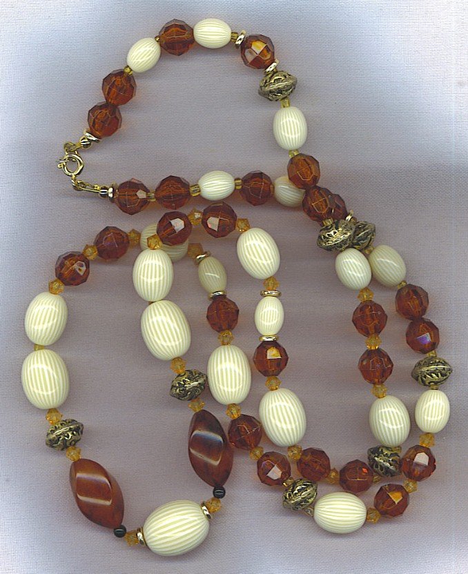 EXQUISITE 35" VINTAGE BEAD NECKLACE