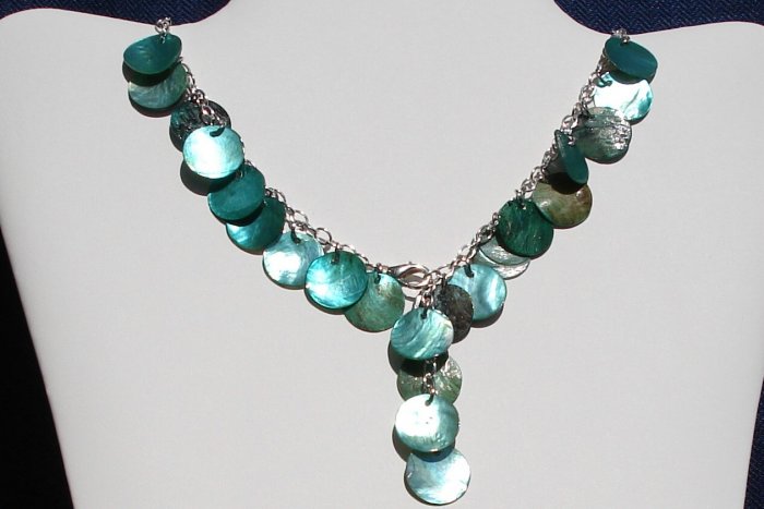Green Mother of pearl coin necklace