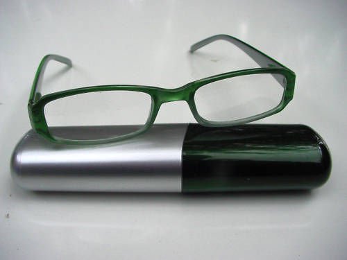 SMART SPRUNG ARM GREEN READING GLASSES & CASE+ 2.0 D515