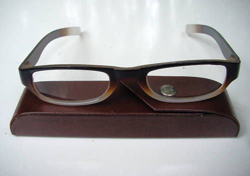 READING GLASSES BROWN/WHITE + 1.5 STRENGTH & CASE D500