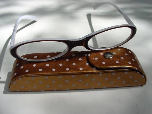 READING GLASSES BROWN & WHITE WITH CASE +2.0 D493 RETRO