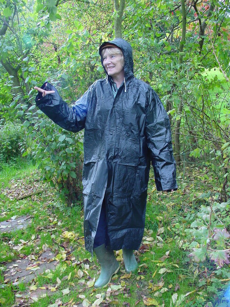 BLACK PVC VINYL (EVA) HOODED RAINCOAT MAC UNISEX REUSABLE WATERPROOF FESTIVAL