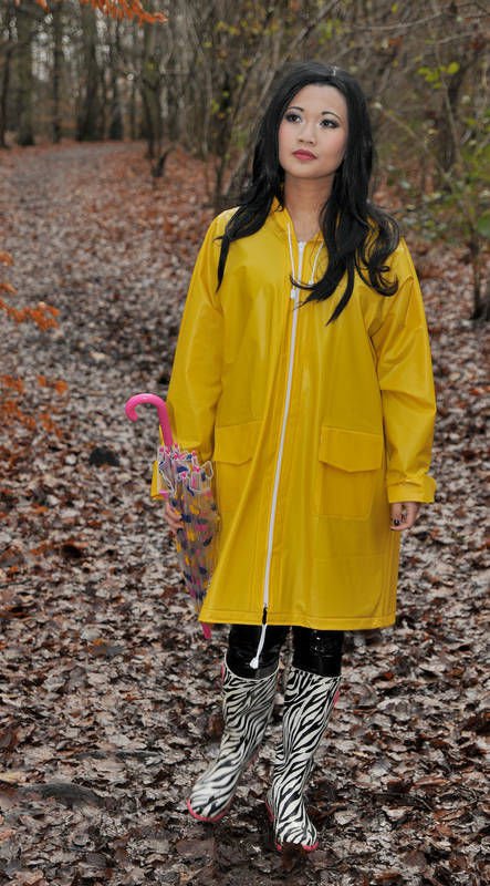 MENS & LADIES UNISEX YELLOW PVC RAINCOAT MAC COAT CAGOULE FESTIVAL CAMPING PR1