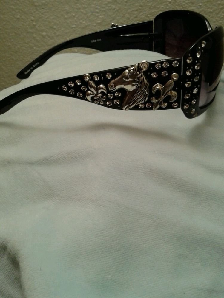 MONTANA WEST COWGIRL BLACK SUNGLASSES WITH A HORSE DESIGN ON THE SIDE ARM