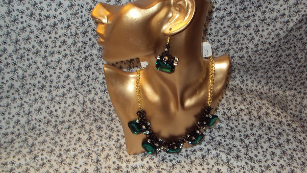 WOMENS GREEN BLACK RHINESTONES VINTAGE STYLE NECKLACE AND EARRING SET