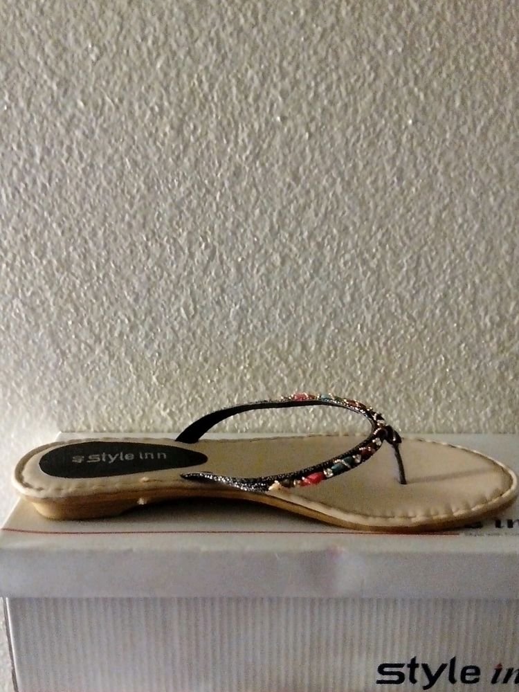 WOMENS SUMMER BEACH STONE INCRESTED FLIP FLOPS SIZE 8.5