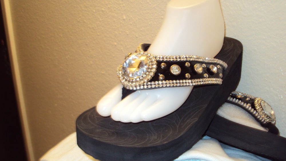 WOMENS BLACK MONTANA WEST WESTERN WEDGE FLIP FLOPS WITH A ROUND CONCHO SIZE 11