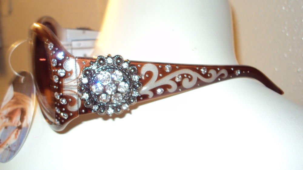 MONTANA WEST SUN GLASSES WITH A ROUND CONCHO AND A UNIQUE DESIGN ON THE ARM