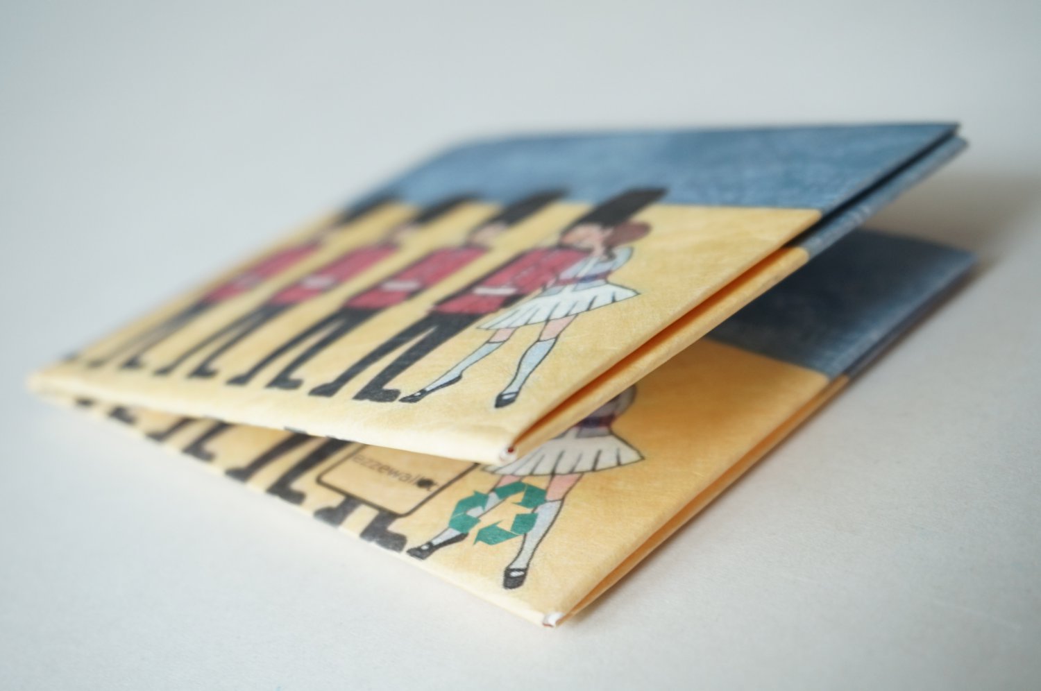 Tyvek Wallet - Super Kiss Design Model TWD9101