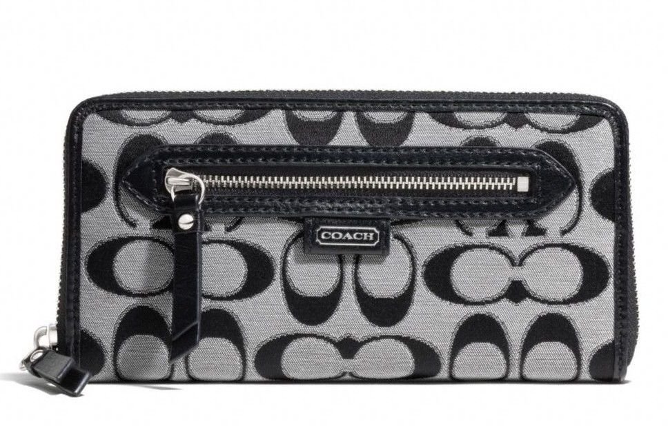 COACH Daisy Outline Signature C Zip Around Wallet in Moonlight-NWT-SRP: $228