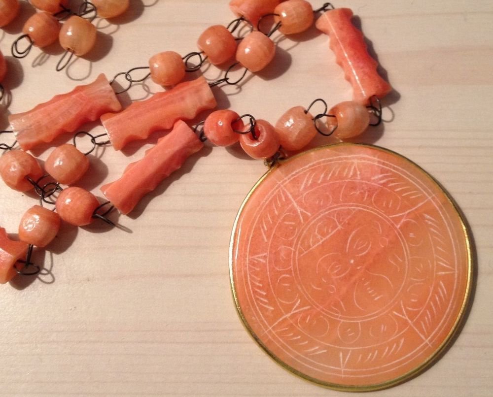 "MAMA SUES " VERY .. VINTAGE NECKLACE