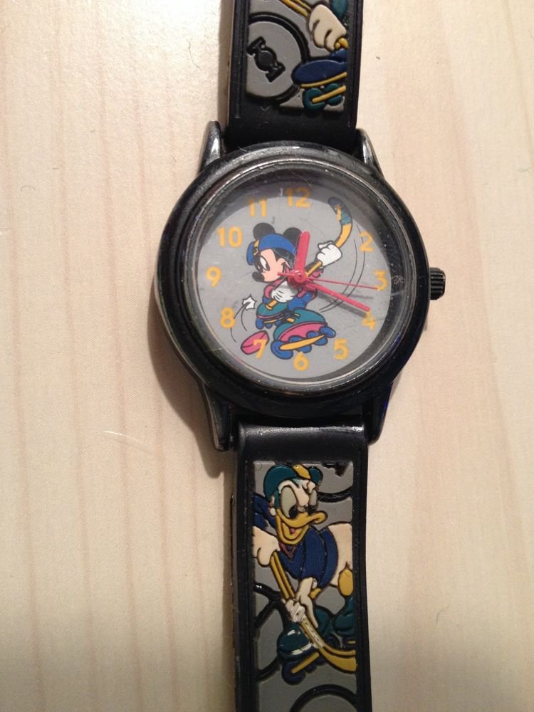 "MAMA SUES "VINTAGE MICKEY MOUSE HOCKEY WATCH