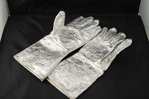 One Pair Five Fingers Aluminum Foil High Temperature Heater Resistant Gloves