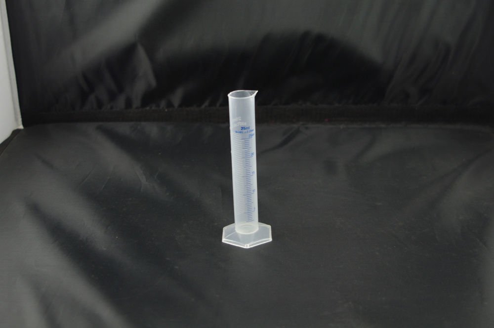 lot24 Graduated Cylinder Plastic 25ml Hex Base blue&white scale