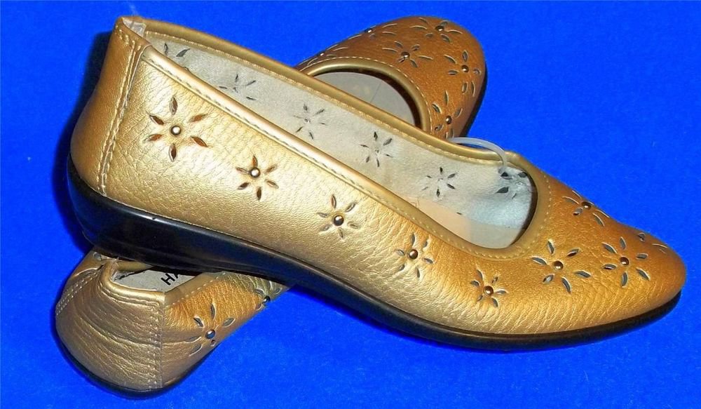 Sag Harbor 7.5 M B Gold Flower Cut Out Bead Black Sole Ballet Flats 1" Heel