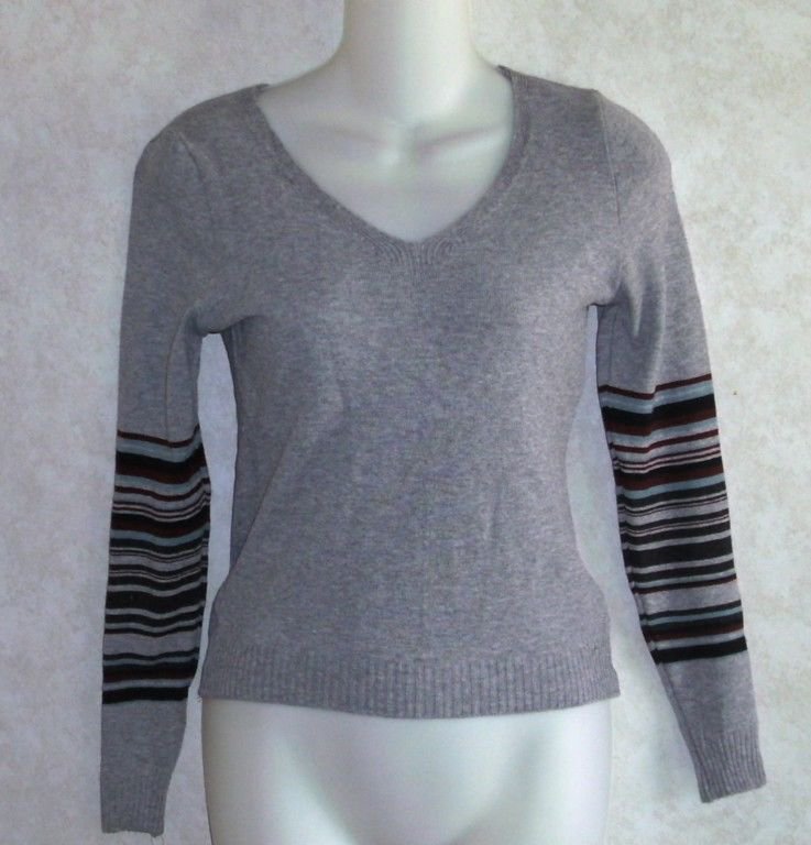 NEW Cherry Knit Junior Large 11 13 Light Gray V-Neck Long Sleeve Striped Sweater