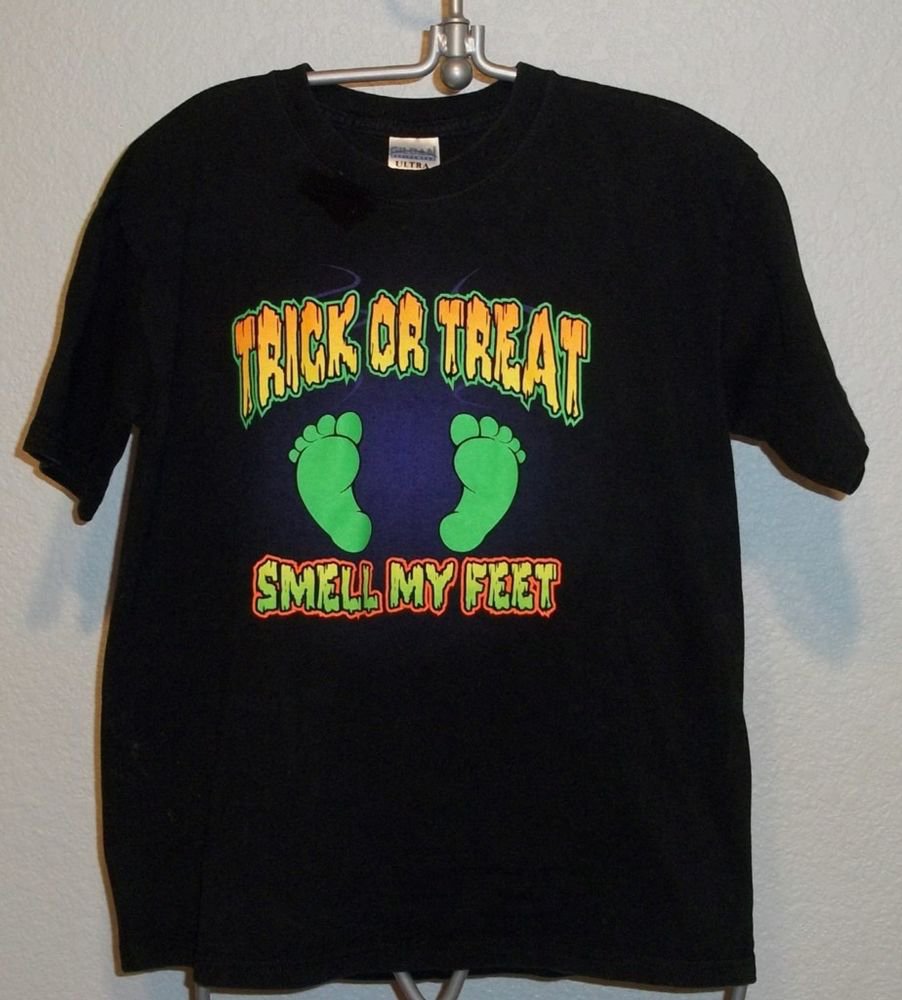 Gildan Trick or Treat Smell My Feet Black Green Youth L Large Halloween T-Shirt