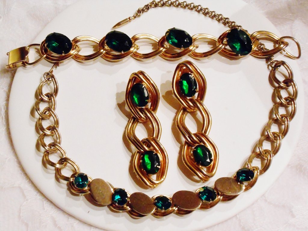 Green Stones and Chains Set