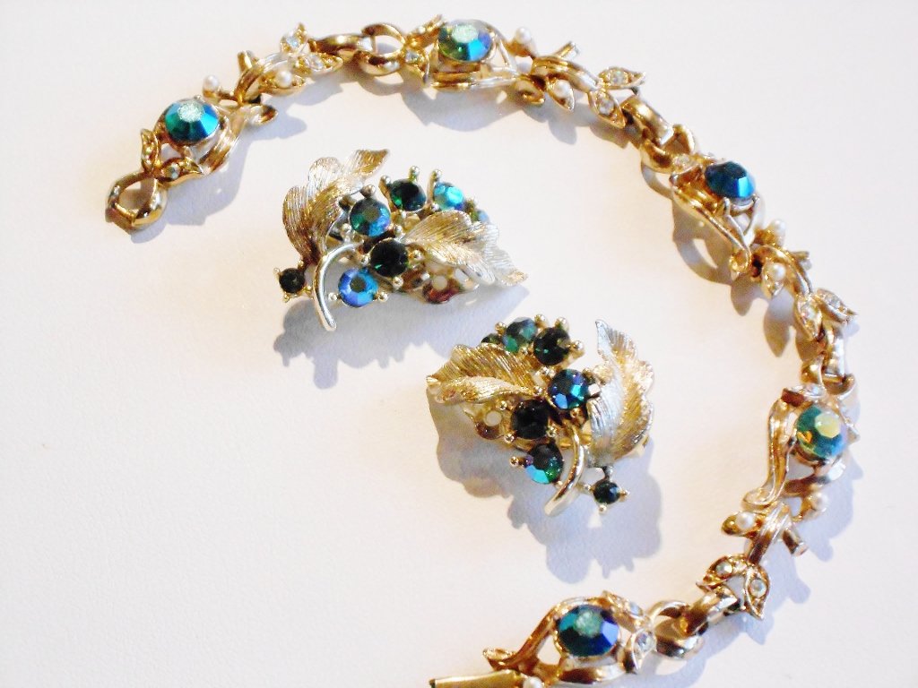Green AB Coro Bracelet and Lisner ERs