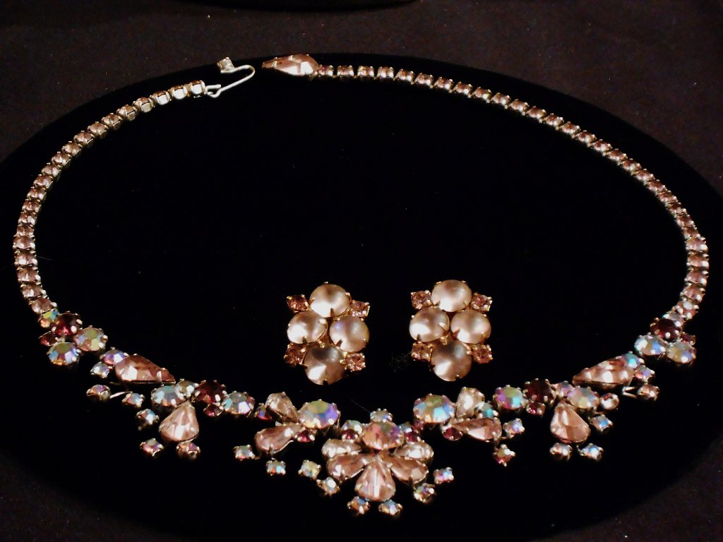 Lavender Weiss Necklace and Coordinating ERs