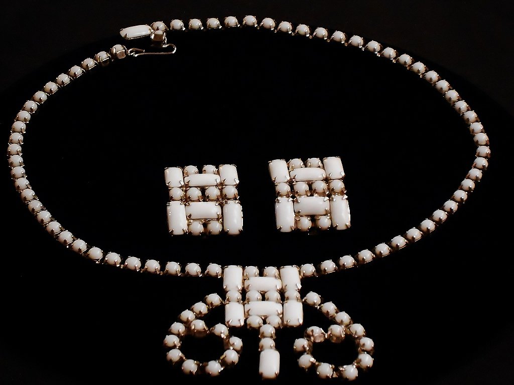 Bellini Milkglass Abstract Design Set