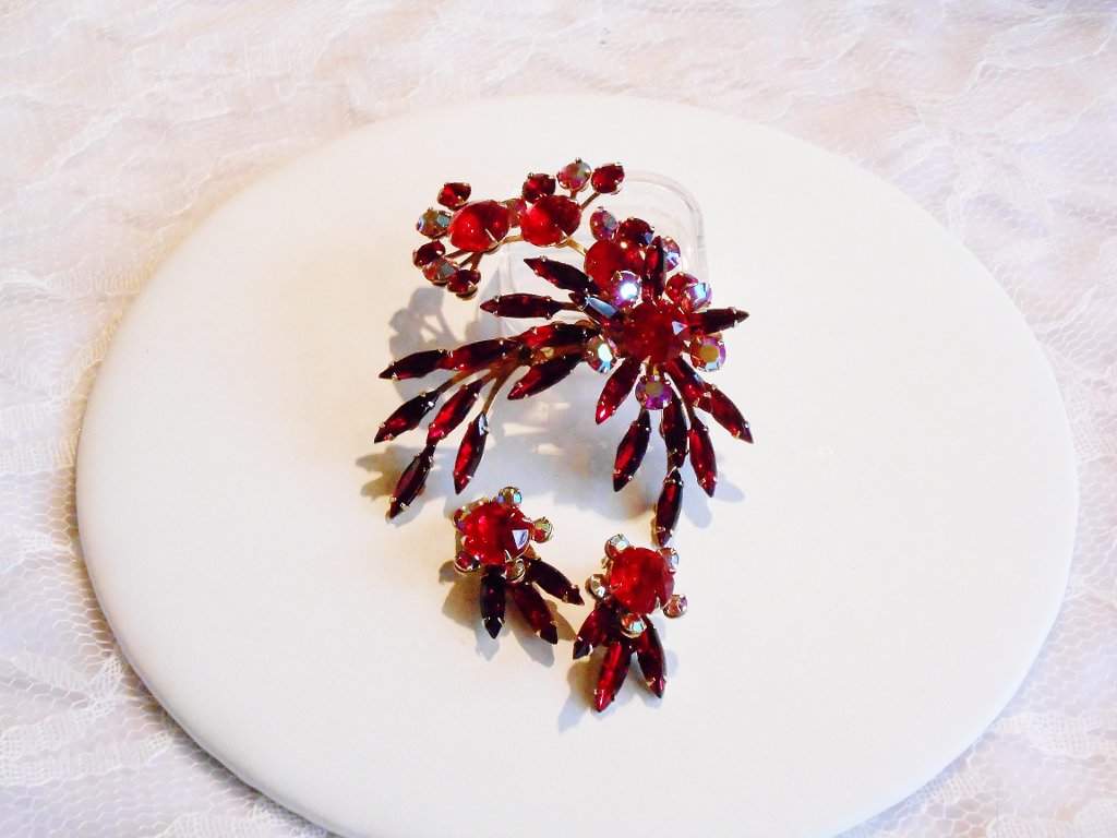 Deep Red Spikes Set