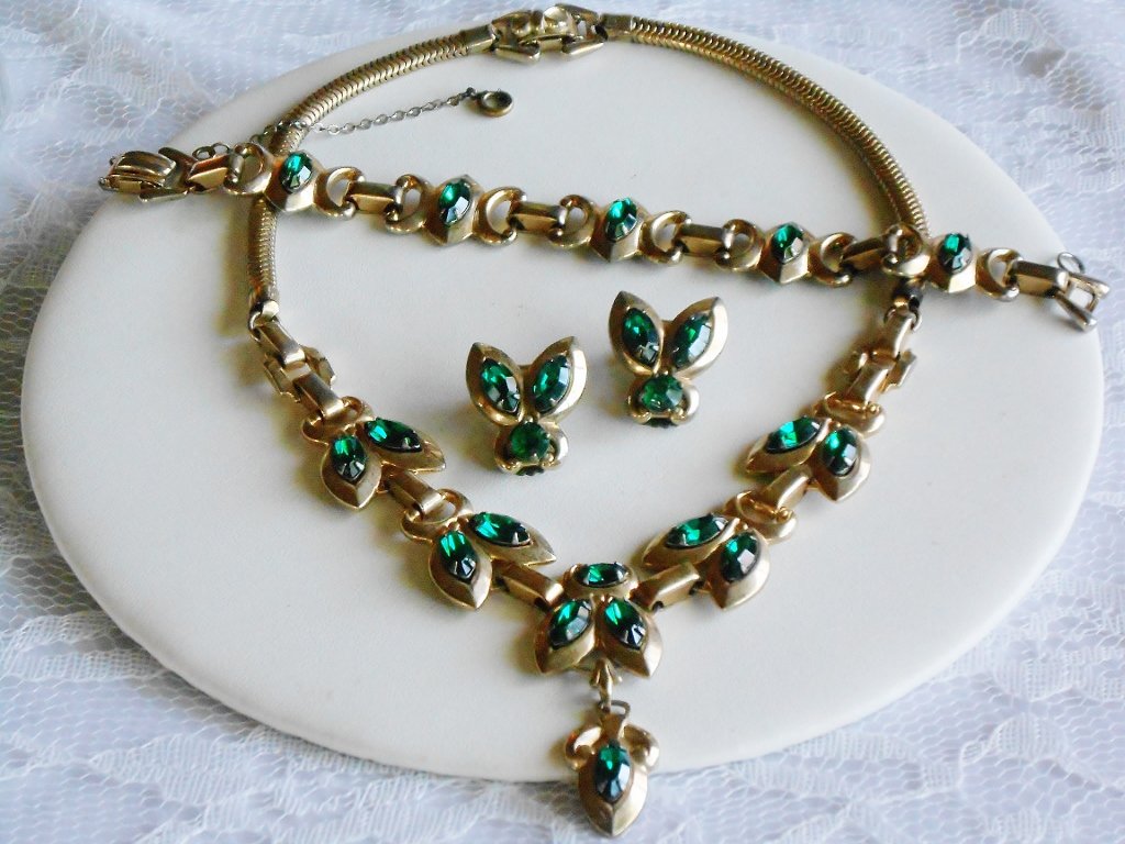 Signed Barclay Green Necklace, Bracelet and ER Set