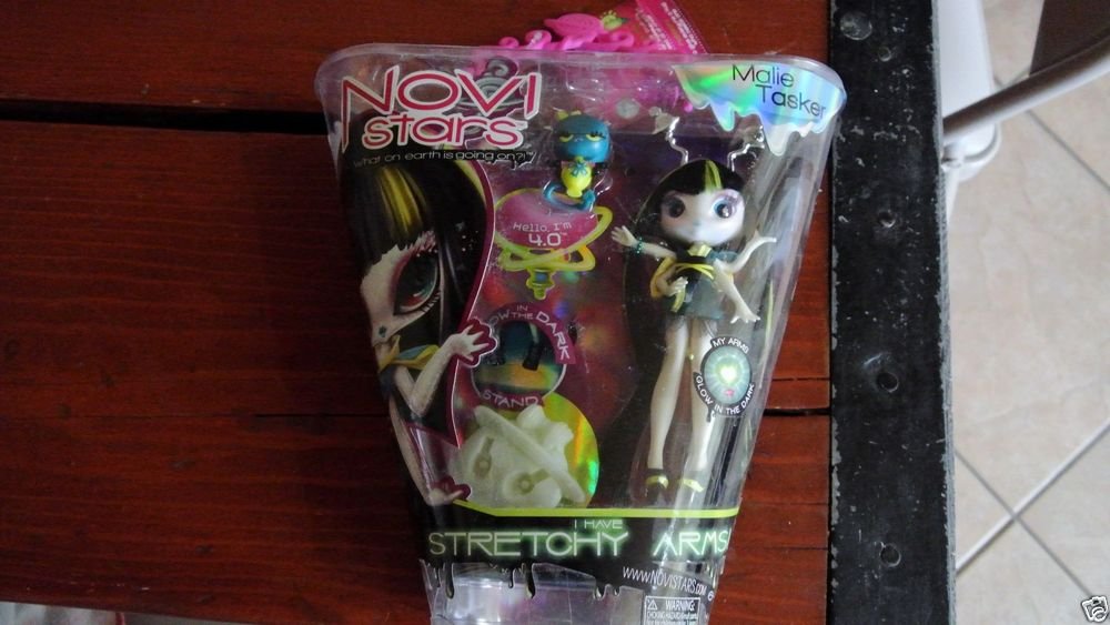 Novi Stars MALIE TASKER Stretchy Arms ALIEN Doll - w/ 4.0 Pet HARD TO FIND *NEW*