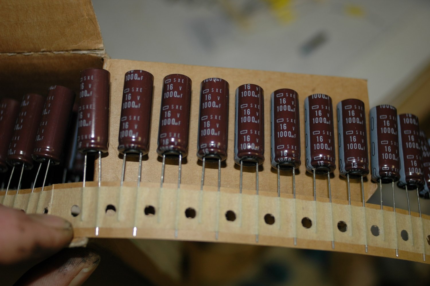 1000uF 16V SXE 105Deg C 10 pcs. capacitors