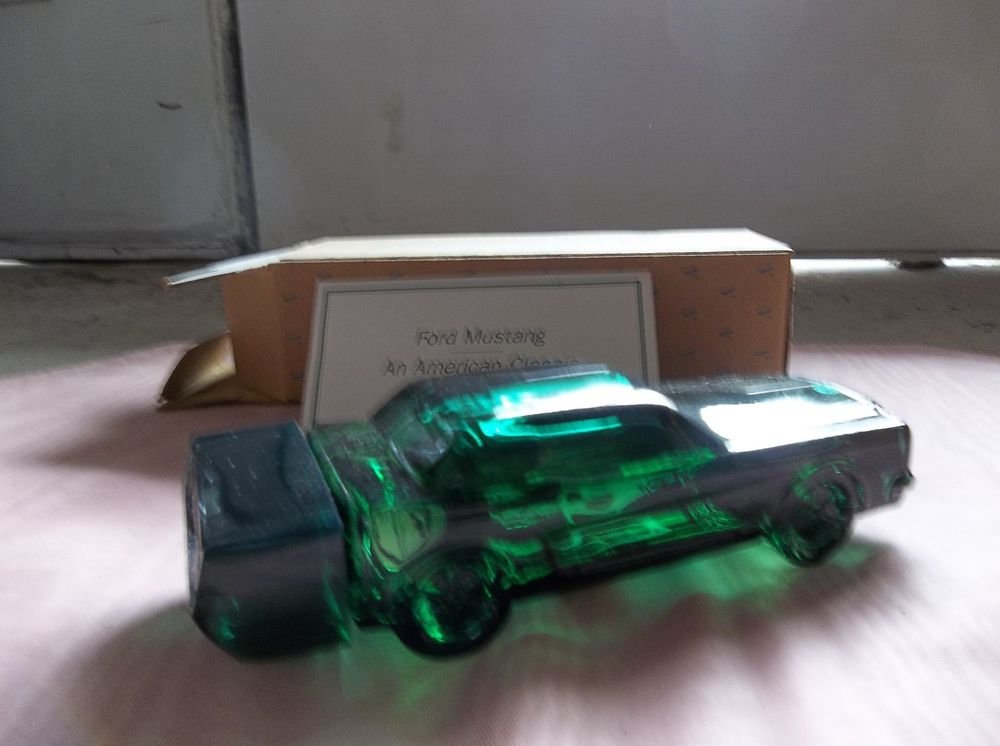 Avon 1964 1/2 Mustang Decanter, full bottle in box, 1994