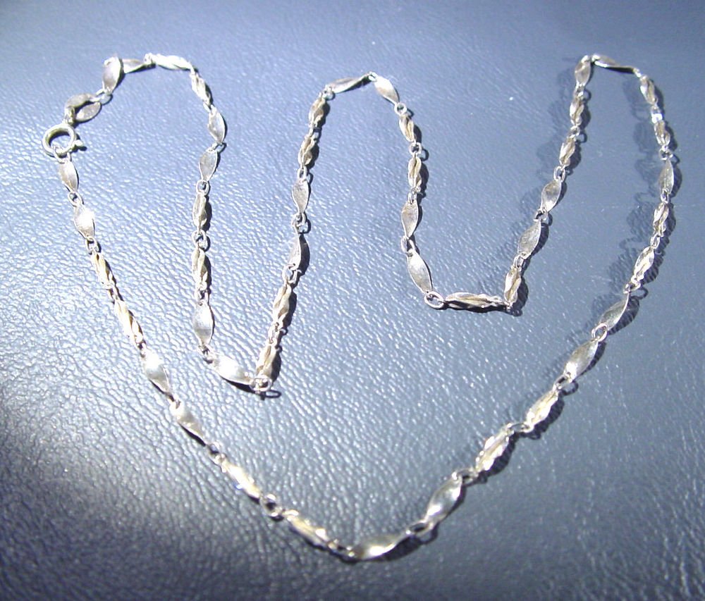 Sterling Silver Necklace 1.4 grams 16" long Marked S 925