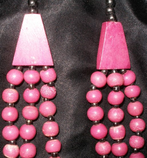 Vintage wooden beaded 3-strand beautiful necklace, pink beads