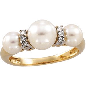 14kt Gold Freshwater Cultured Pearl & Diamond Ring