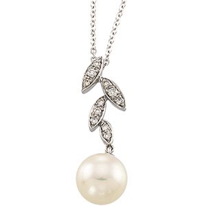 14kt White Gold Freshwater Cultured Pearl & Leaf Pattern Diamond Necklace