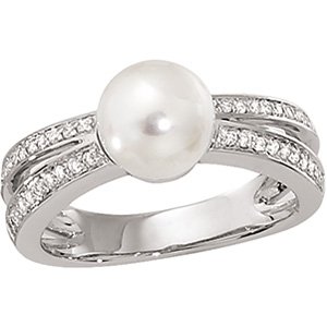 14kt White Gold Freshwater Cultured Pearl & .20 ctw Diamond Ring