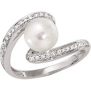 14kt White Gold Freshwater Cultured Pearl & Diamond Ring