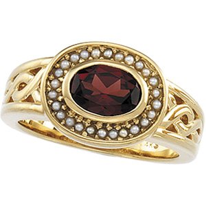 14kt Yellow Gold Mozambique Garnet & Pearl Ring